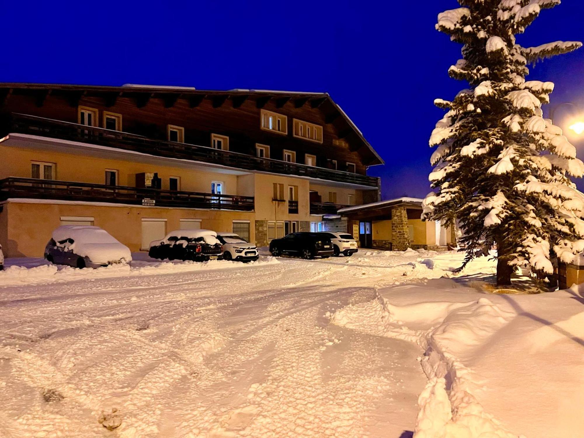 Vars, Appart Spacieux Renove 4 Couchages Dans Chalet Vars  Exterior photo